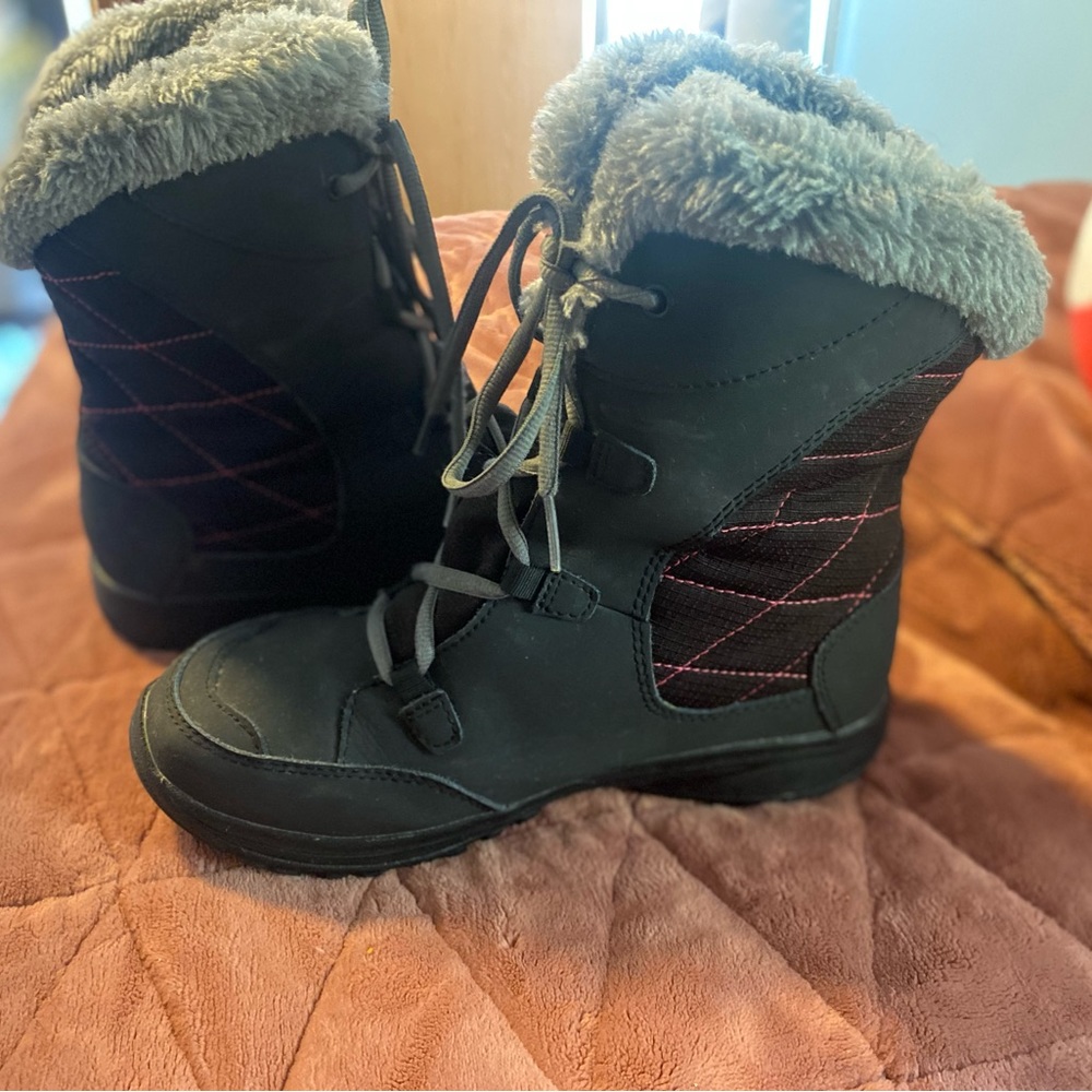 Columbia girls winter boots (Big Kids size 6 youth)